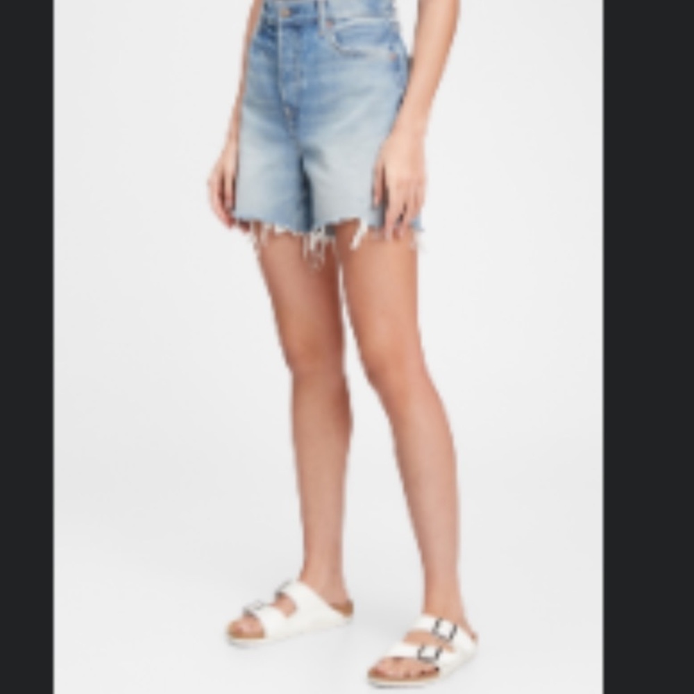 GAP 5” mid rise boyfriend cutoff Denim Shorts